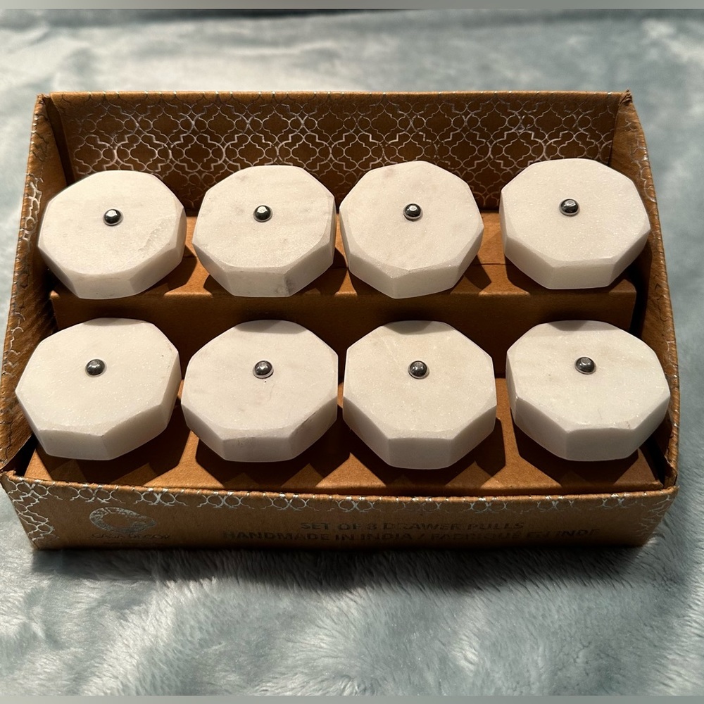 CASA DECOR. Home Design Concepts. Marble drawer pulls. - Picture 8 of 9